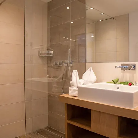 Victoria Hotel 3*